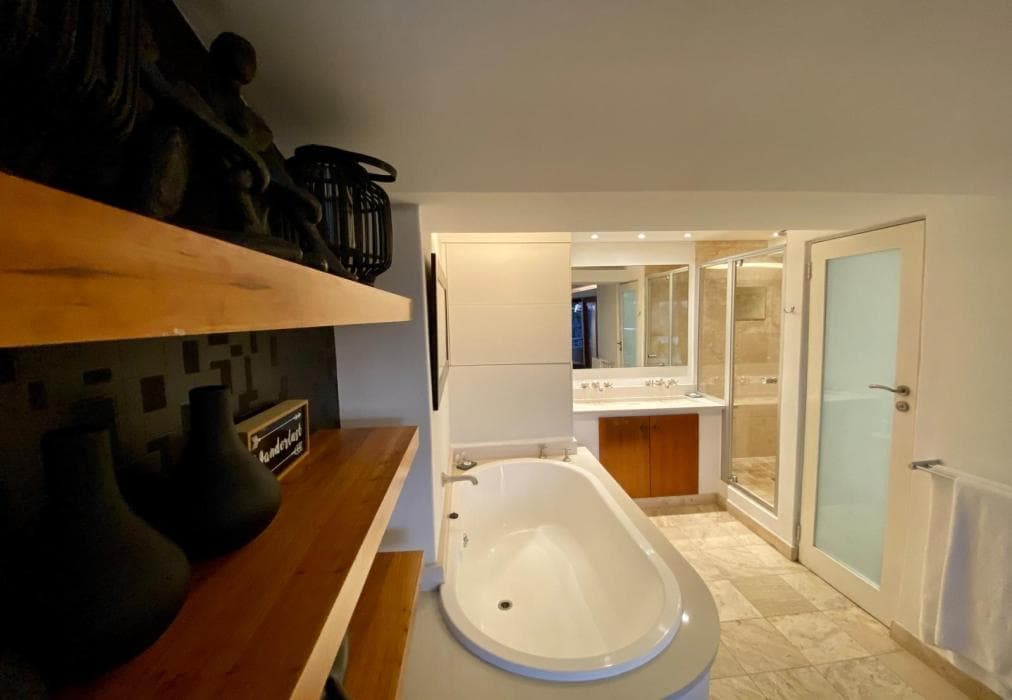 Clifton Beachfront Executive Apartment