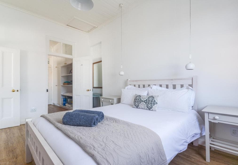 Sunny Windsor Apartment