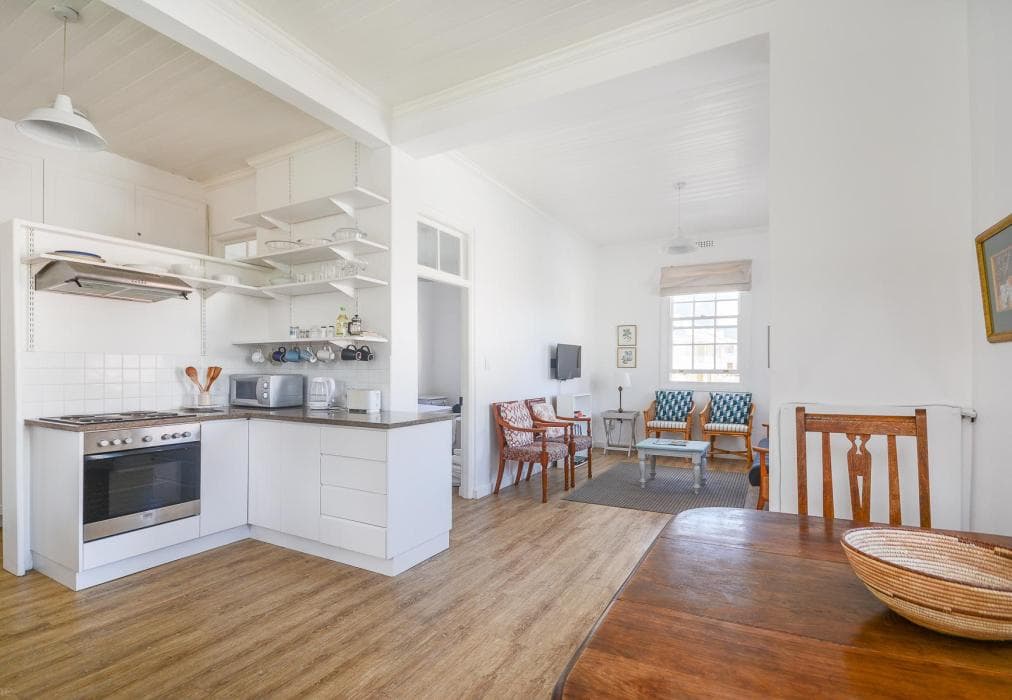Sunny Windsor Apartment